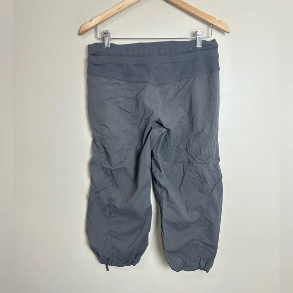Lululemon Gray Drawstring Cropped Joggers Size 8 Lightweight Athleisure Pants - Picture 7 of 7